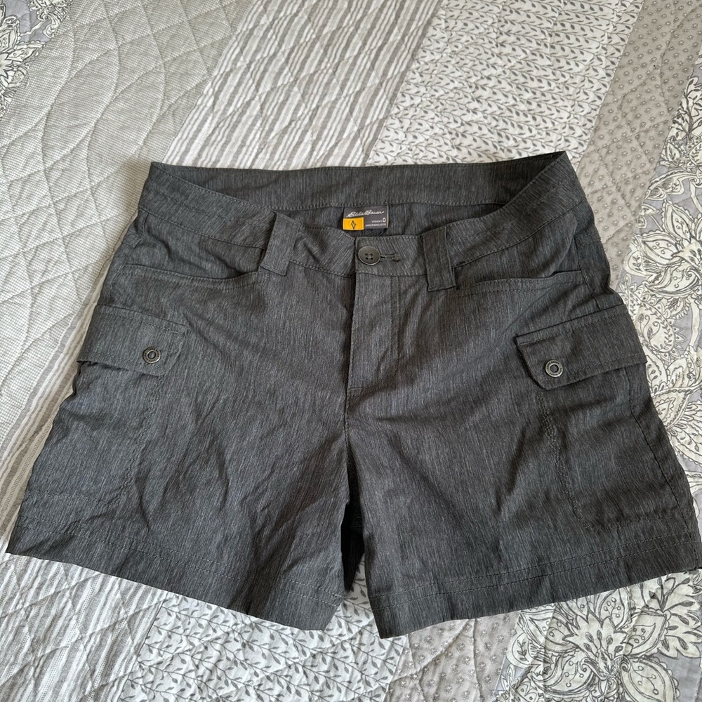 Eddie Bauer cargo shorts size 0
Never worn, NWOT
